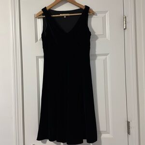 Evan Picone Black velvet cocktail dress size 10 petite